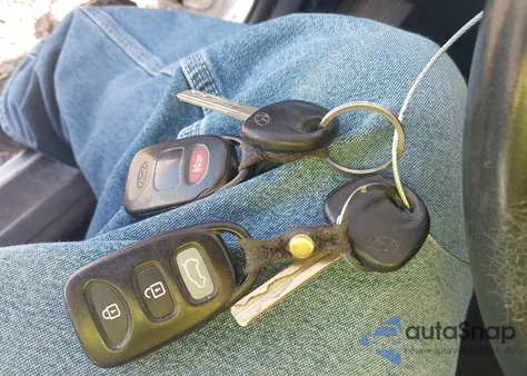 2010 Hyundai Elantra Touring Gls z USA, uszkodzony, nr VIN KMHDC8AE4AU074366